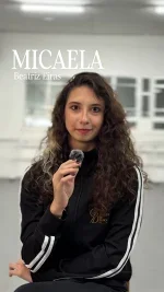 Bailarina da Cia Paulista de Dança no papel de Micaela